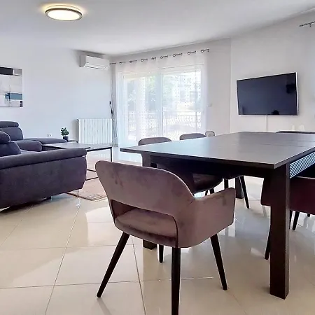 Stefany - Veli Maj Apartman